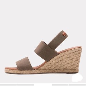 New Andre Assous “”Allison” Espadrille Sandal